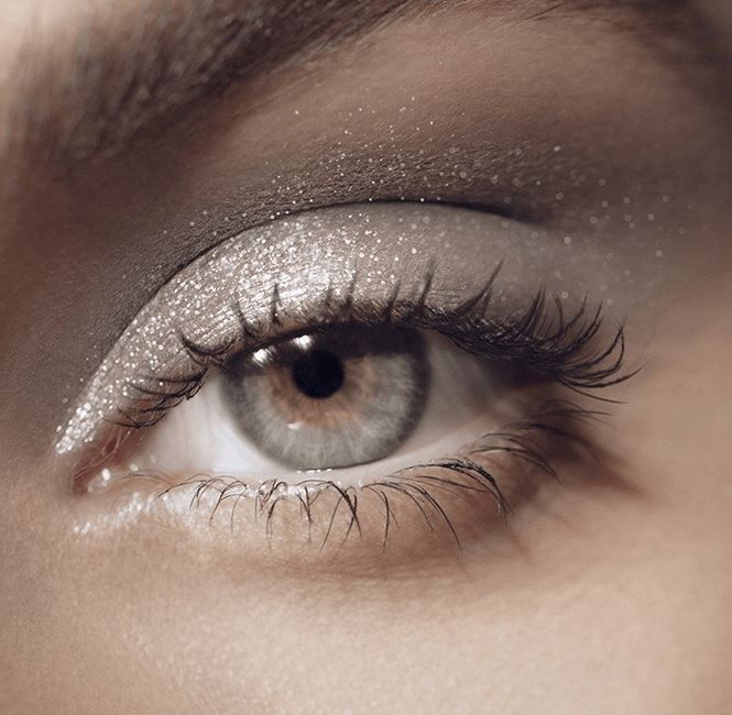 Victoria Beckham Lid Lustre Crystal Infused Eyeshadow Winter 2022 - Mirror