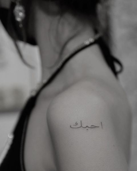 У Беллы Хадид новые тату на арабском: рассказываем, что они значат
