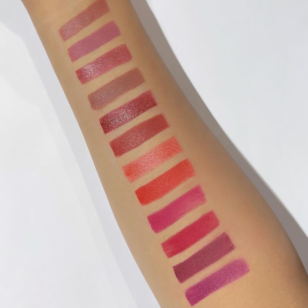MAC The Ultimate Trick Mini Lipstick x 12 Vault Christmas Holiday 2021 - Swatches